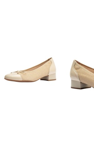 Zapato salon mujer Pitillos charol crema 10453